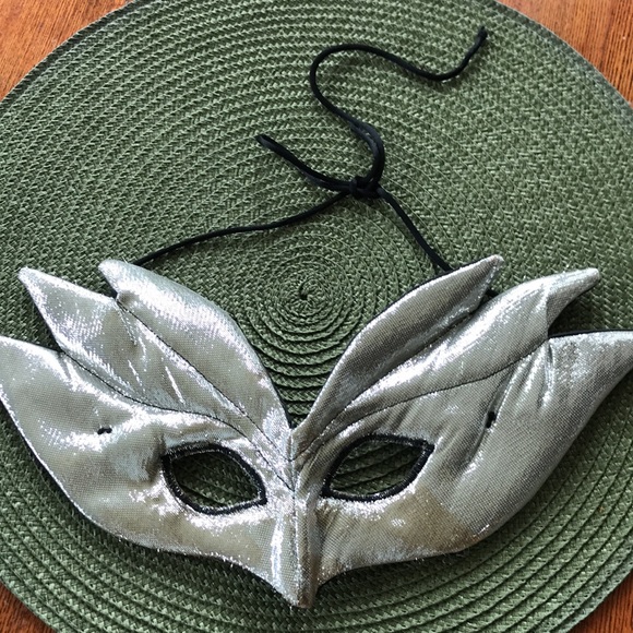 Bright Silver Glitter Cloth Mask - Picture 2 of 6